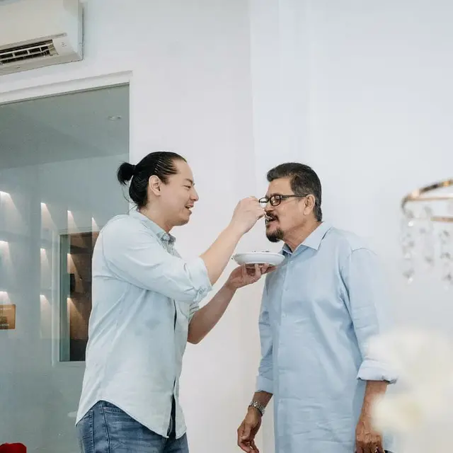 6 Potret Kenangan Cut Meyriska dan Mendiang Sang Ayah, Penuh Kehangatan
