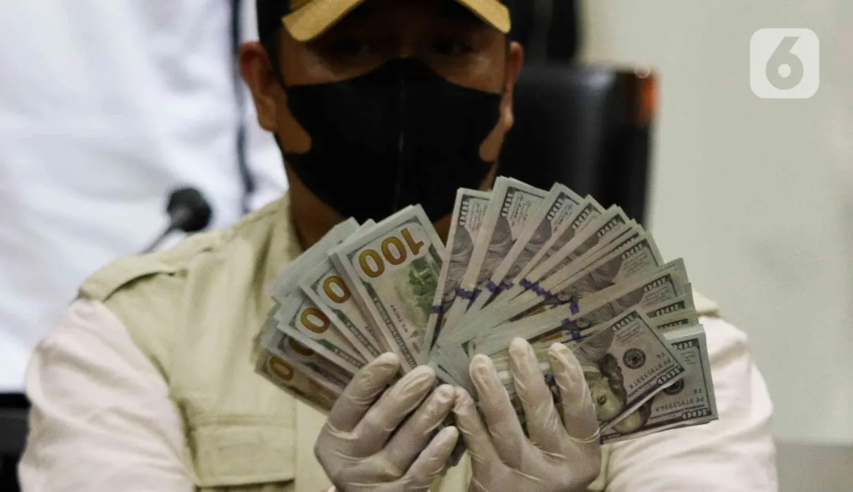 Total pihak yang diamankan oleh KPK mencapai 25 orang usai melakukan Operasi Tangkap Tangan (OTT) di daerah Jakarta, Depok Jawa Barat, Semarang, dan Surabaya. (Liputan6.com/Herman Zakharia)