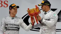 Nico Rosberg dan Lewis Hamilton (MARK RALSTON / AFP)