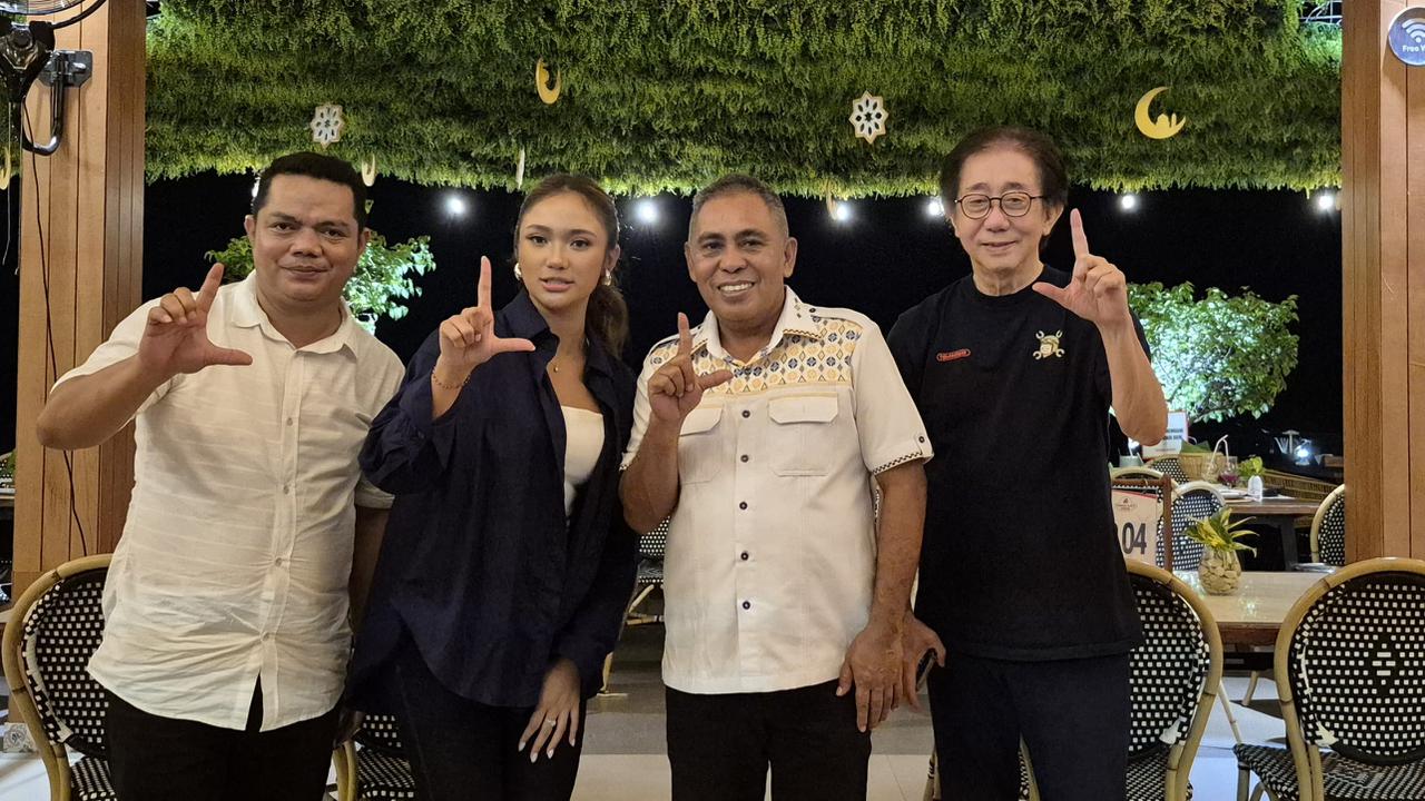 Dari Laut Biru yang Jernih hingga Bukit nan Eksotis, Intip Momen Marion Jola Eksplor Keindahan Labuan Bajo pada Iklan Terbaru Kuku Bima