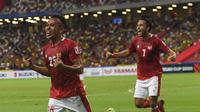 Winger Timnas Indonesia Irfan Jaya merayakan gol ke gawang Malaysia pada laga Piala AFF 2020 di Stadion Nasional, Minggu (19/12/2021). (AFP/Roslan Rahman)