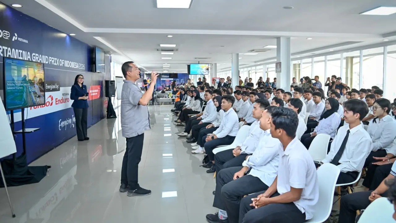 Gubernur NTB Lalu Muhammad Iqbal menemui perwakilan marshal di Sirkuit Mandalika, Kuta Mandalika, Lombok Tengah. (Istimewa)