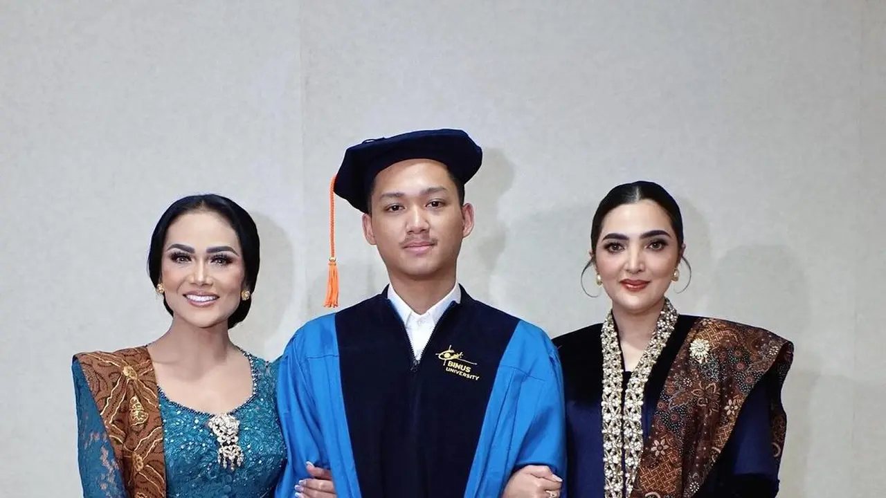 10 Inspirasi Kebaya Krisdayanti yang Bikin Tampil Anggun Bak Ningrat, Mana yang Jadi Favoritmu?