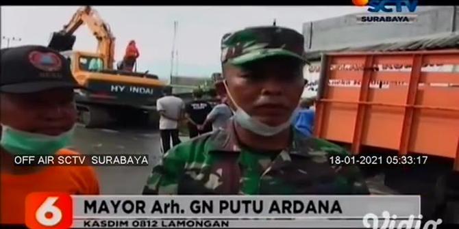 VIDEO: TNI-Polri Bersihkan Eceng Gondok Sungai Bengawan Jero