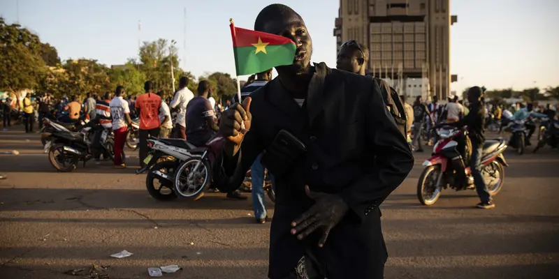Sorak-sorai Warga Usai Militer Burkina Faso Kudeta Presiden