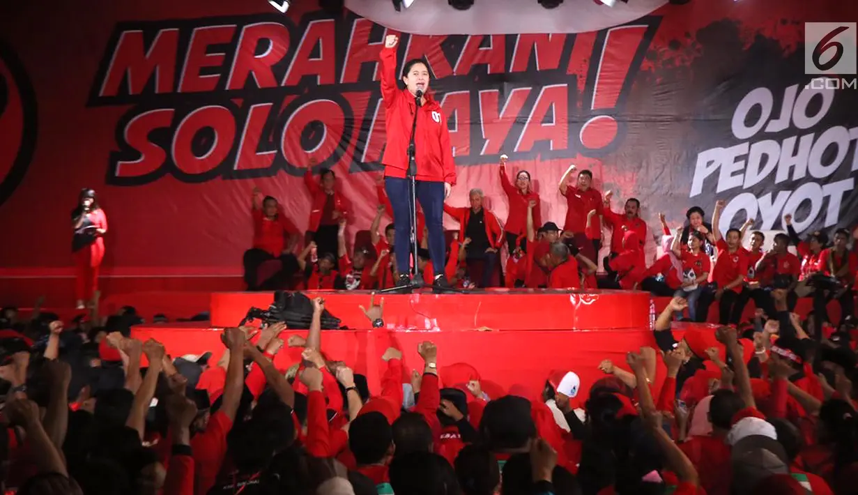 Ketua DPP PDIP Puan Maharani memberi orasi politiknya pada kampanye rapat umum di Solo, Jawa Tengah, Minggu (31/3). Menjelang hari pencoblosan, Puan Maharani mengimbau kader PDIP tetap menjaga TPS sampai semua suara selesai dihitung. (Liputan6.com/HO/Iwan)