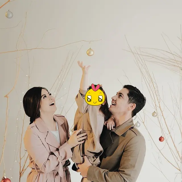6 Gaya Pemotretan Franda dan Keluarga Bertema Natal, Penuh Kebahagiaan