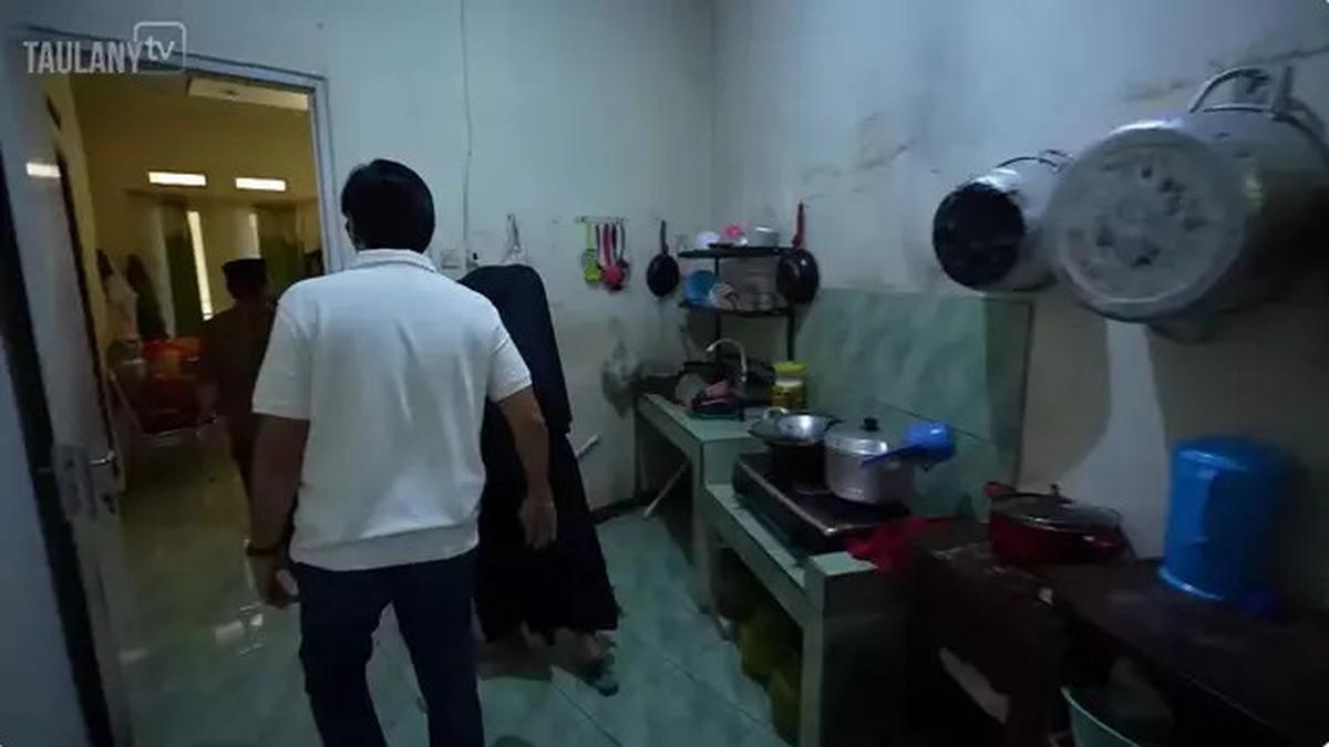 Intip Potret Dapur dengan Model Sederhana di Rumah Haji Bolot, Juragan Kontrakan yang Hidup Sederhana