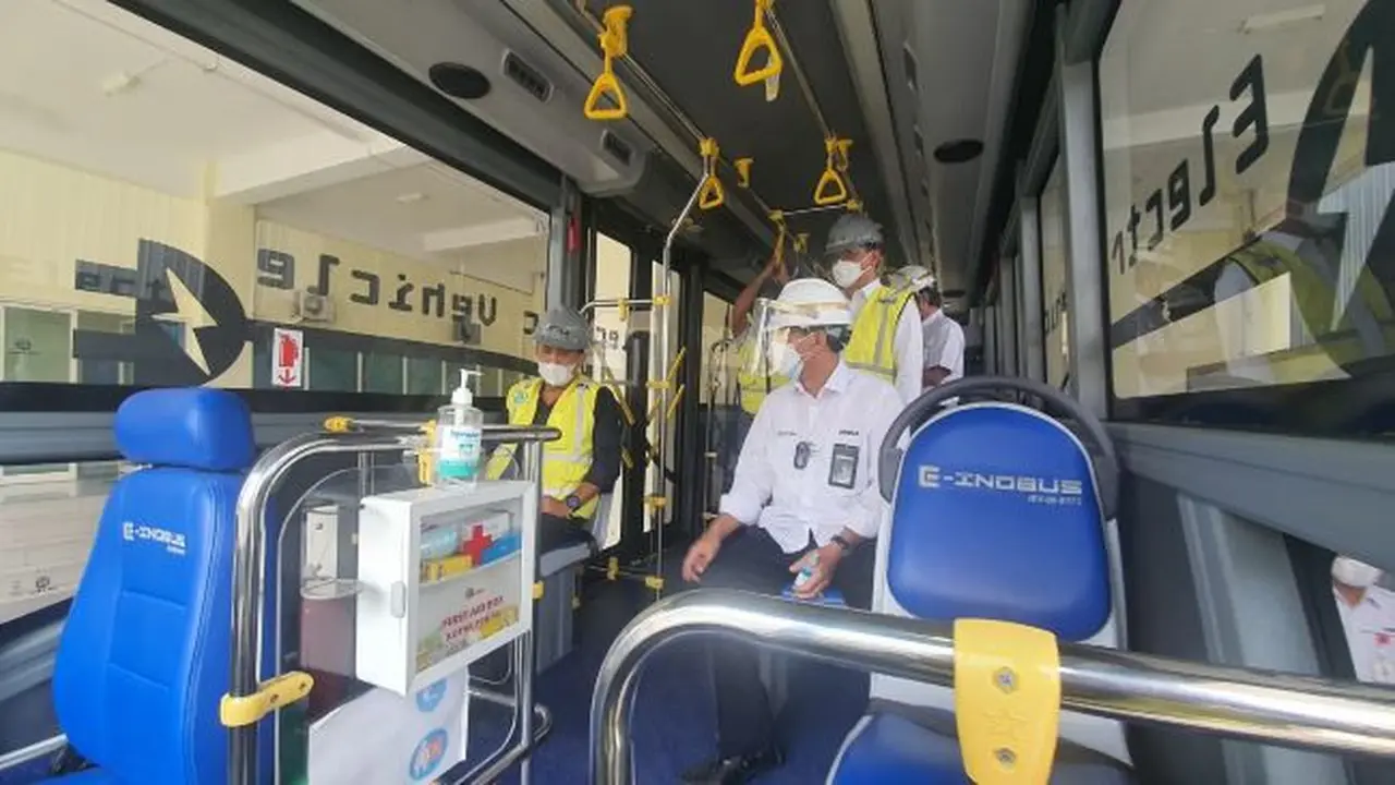 PT Bukit Asam Tbk (PTBA) teken MoU dengan INKA pada Selasa, 7 Desember 2021 untuk kembangkan kendaraan tambang listrik. (Foto: PT Bukit Asam Tbk)