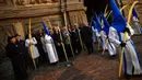 Suasana perayaan Minggu Palma di Zaragoza, Spanyol, Minggu (25/3). Hari peringatan yang jatuh pada hari Minggu sebelum Paskah ini dirayakan dengan membawa daun palem. (Foto AP/Alvaro Barrientos)