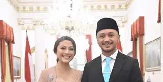 Cynthia Ganesha tampil mengenakan kebaya bernuansa dusty pink yang tampak begitu manis. [Foto: Instagram/ Cynthia Ganesha]