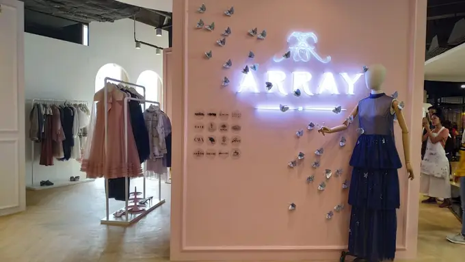 Instalasi seni produk fashion