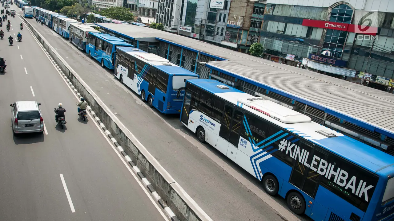 Bus Transjakarta Mogok Beroperasi, Penumpang Terlantar