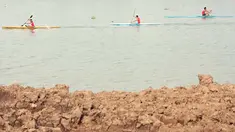 Pedayung melakukan uji coba arena dayung di sekitar Situ Cipule, Kecamatan Ciampel, Karawang, Jabar, yang akan menjadi tempat perlombaan dayung pada SEA Games 2011. (Antara).