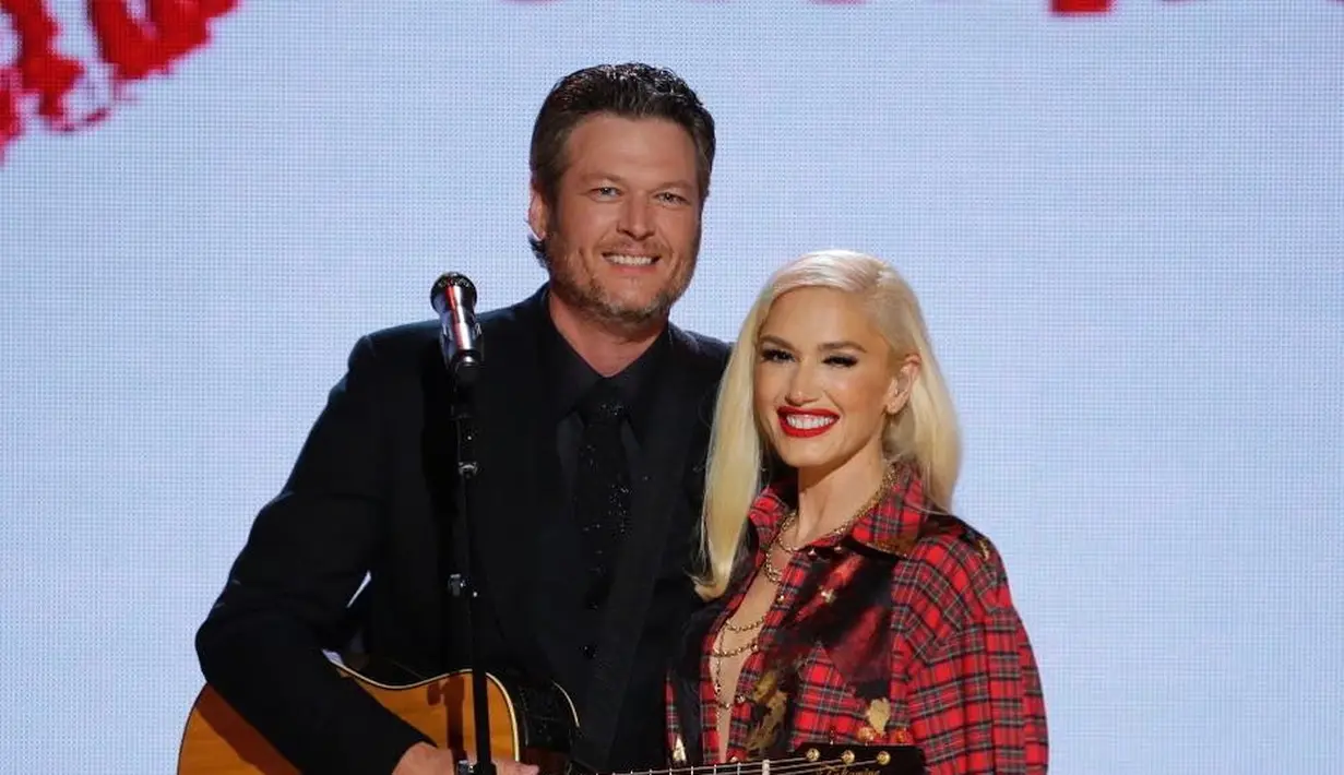 Tak hanya itu, Gwen bahkan meminta keluarga dan temannya untuk mengosongkan jadwal di hari tertentu untuk pesta besar di tempat Blake. (instagram/gwenstefani)