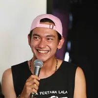 Adipati Dolken sempat tak ingin menerima tawaran bermain sebagai anak sekolahan. Kini, ia terlibat dalam film terbarunya berjudul Posesif. Dan ia kembali didampuk menjadi anak sekolahan.  (Nurwahyunan/Bintang.com)