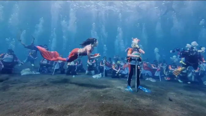 Tri Tito Karnavian vodil podvodno slovesnost ob 80. obletnici neodvisnosti Indonezije