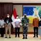 Kementerian Luar Negeri RI menyelenggarakan acara serah terima empat WNI korban sandera kelompok Abu Sayyaf Group (ASG) untuk dipulangkan kembali keluarga (Photo: Kemlu RI via Zoom)