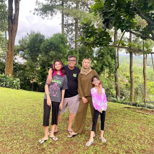 Abdel Achrian dan Riani Wahyuningsih