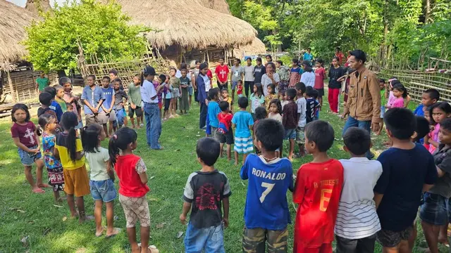 500 Anak-Anak di Sumba Belajar Mengenal Profesi Advokat dan Dunia Hukum Bersama Rima Baskoro dan Partners