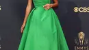 Yara Shahidi, bintang 'Black-ish" tampil cantik dan klasik dalam balutan gaun hijau Christian Dior yang di-styling oleh Jason Bolden (Foto: Dior)