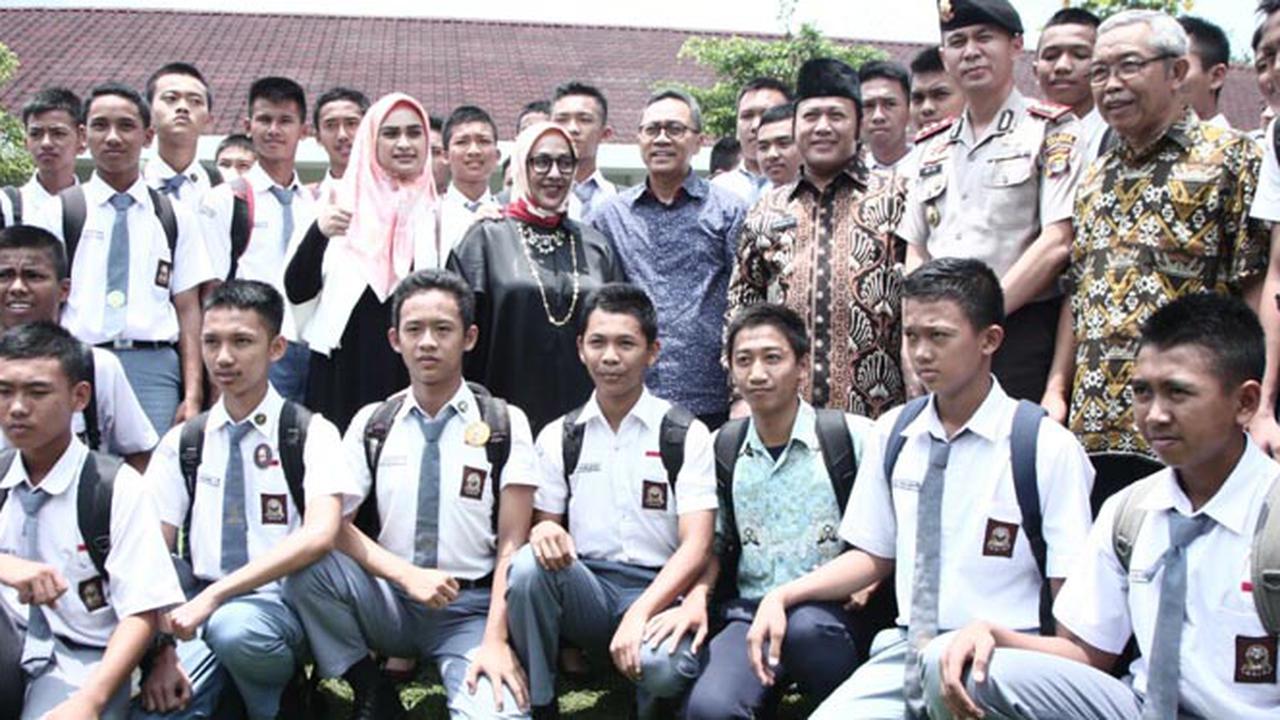 Pulang Kampung, Ketua MPR Kunjungi Sekolah Kebangsaan di Lampung