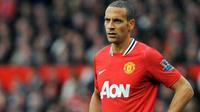 Raut kekecewaan bek Manchester United Rio Ferdinand di laga lanjutan EPL menghadapi Manchester City di Old Trafford, 23 Oktober 2011. MU kalah 1-6. AFP PHOTO / ANDREW YATES