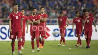 Raut wajah sedih pemain Timnas Indonesia usai kalah dari Thailand pada laga final leg kedua Piala AFF 2016 di Thailand, (17/12/2016). (Bola.com/Vitalis Yogi Trisna)