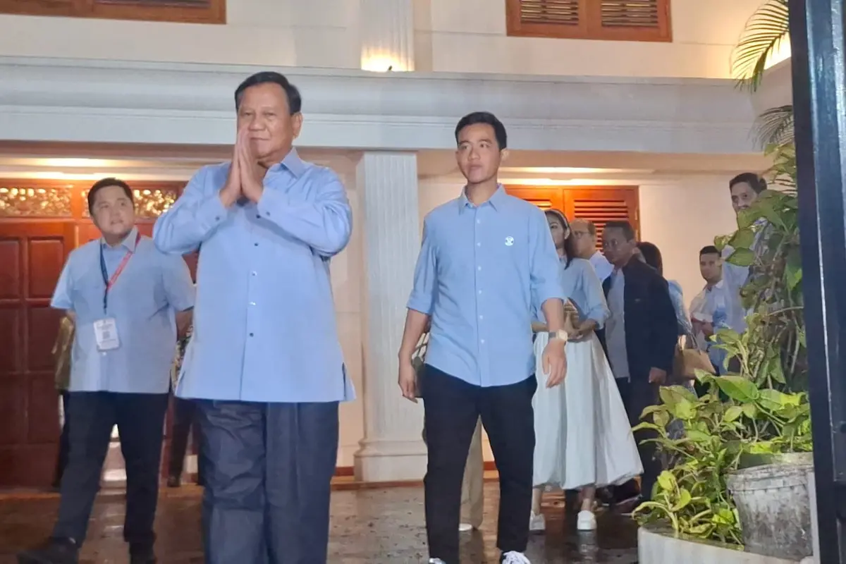 Pasangan calon presiden (capres) dan calon wakil presiden (cawapres) nomor urut 2 Prabowo Subianto-Gibran Rakabuming Raka berangkat bersama dari Kertanegara menuju lokasi debat cawapres di JCC, Minggu (21/1/2024).