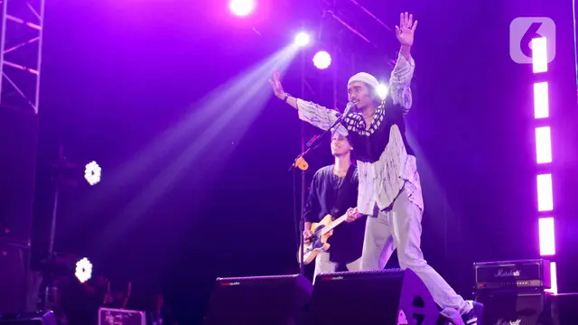 Aksi Enerjik Sheila on 7 saat Konser di Jakarta