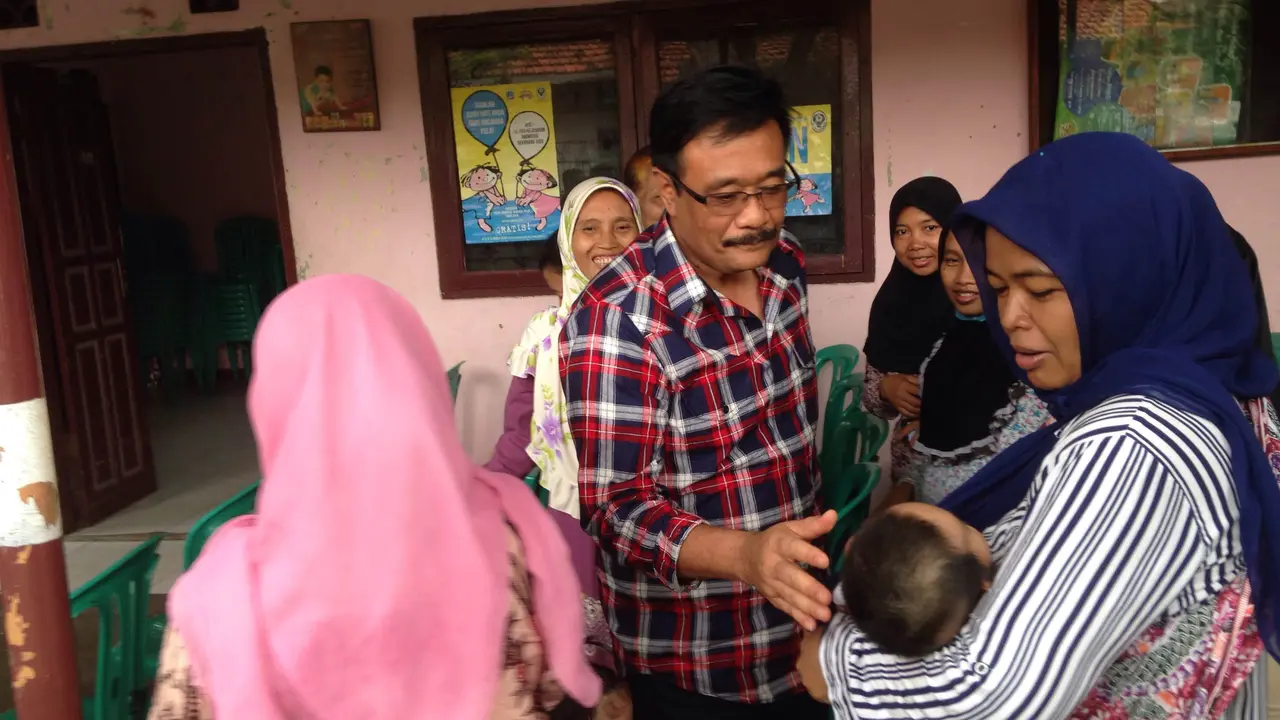  Calon Wakil Gubernur DKI Jakarta petahana Djarot Saiful Hidayat blusukan ke Kampung Kramat, Kecamatan Senen, Jakarta Pusat.
