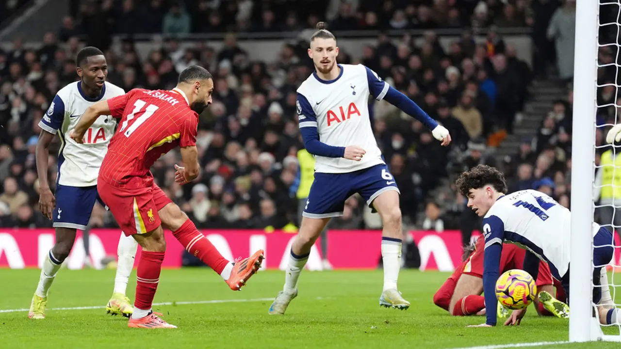 Foto: Penampilan Gemilang Mohamed Salah Saat Membawa Liverpool Tumbangkan Tottenham Hotspur di Liga Inggris