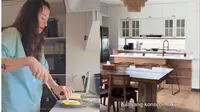5 Foto Dapur Rumah Dahlia Poland, Minimalis dengan Nuansa Putih dan Sentuhan Kayu