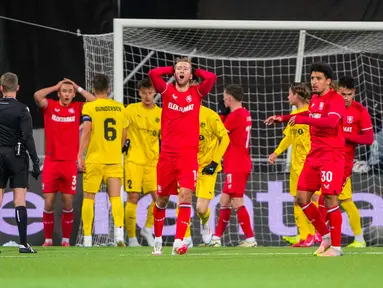 FC Twente harus mengakui ketangguhan Bodo/Glimt pada laga leg kedua play-off Liga Europa 2024-2025 dengan skor telak 2-5 di Stadion Aspmyra, Kamis (20/2/2025). (Fredrik Varfjell/NTB Scanpix via AP)