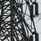 Tim PLN Jawa Timur kembali menemukan layang-layang yang menyangkut pada penghantar 150 kV Ujung-Bangkalan. (Foto: Dok PLN)