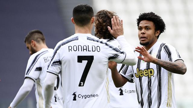 FOTO: Diwarnai Aksi Cristiano Ronaldo Lempar Jersey usai Laga, Juventus Menang 3-1 atas Genoa - Weston McKennie; Cristiano Ronaldo
