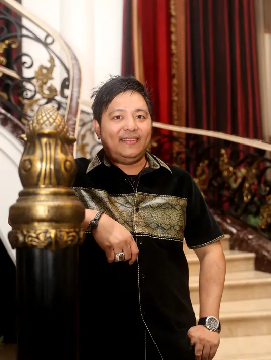 Ditemui di kediamannya, kawasan Cilandak, Jakarta Selatan, Kamis (3/12/2015) malam, Steven mengatakan jika perselisihan dengan Angel selama ini bukan masalah yang prinsipal. Ia pun tak melarang Angel untuk beraktivitas. (Andy Masela/Bintang.com)