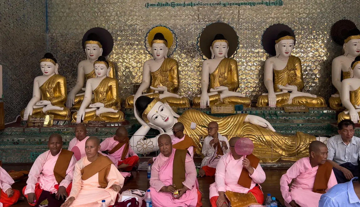 Pagoda Shwedagon juga menyimpan relik Buddha tua yaitu tongkat Kakusandha, saringan air Konagamana, jubah Kassapa. (Sai Aung MAIN/AFP)