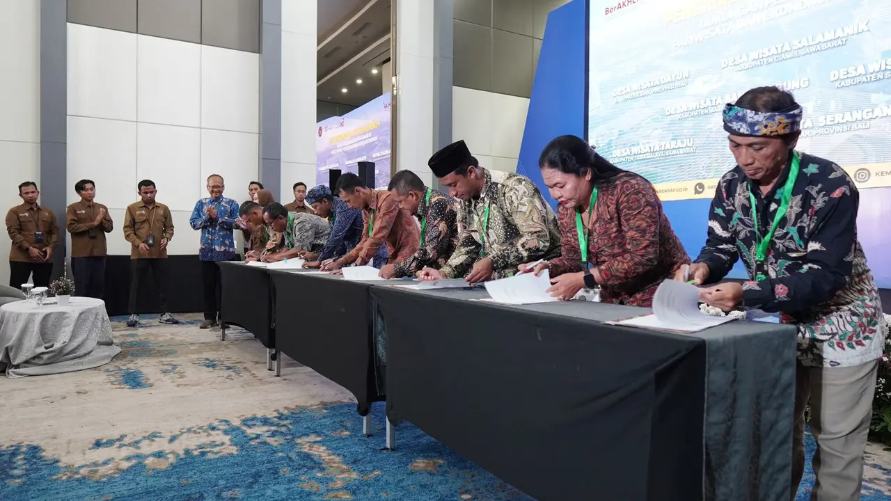 Sebanyak 24 desa wisata dari 12 provinsi di Indonesia menerima bantuan Dukungan Pengembangan Usaha Pariwisata dan Ekonomi Kreatif (DPUP) 2024 dari Kemenparekraf/Baparekraf.