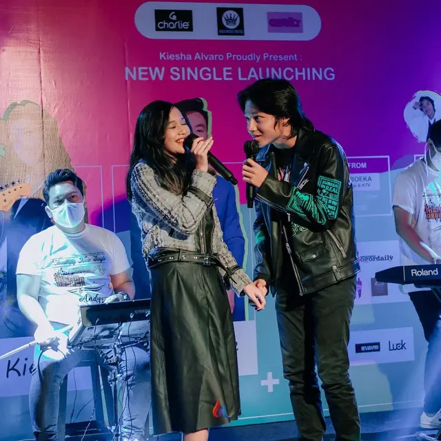 Terjun ke Dunia Tarik Suara, Ini 6 Momen Launching Single Shakiena Adik Kiesha Alvaro