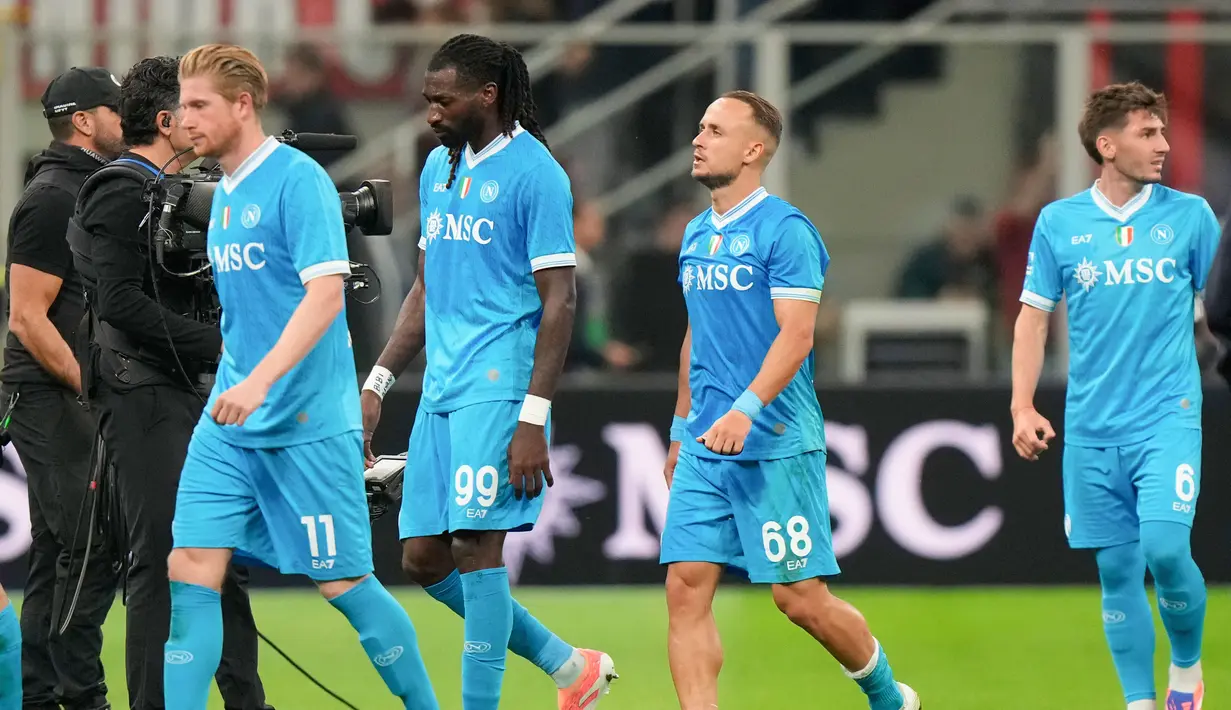 Sementara Napoli turun ke peringkat kedua dengan raihan 12 poin, di mana mereka kalah selisih gol dari Milan. (AP Photo/Luca Bruno)