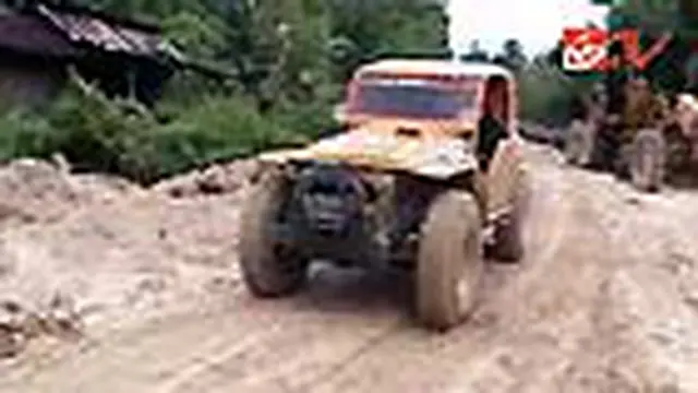 Distribusikan Bantuan dengan Mobil Offroad