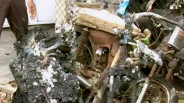 Motor Hangus Terbakar Terseret Truk Tangki