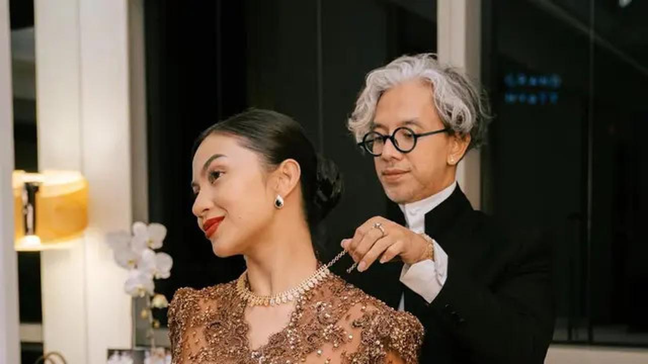 Foto Detail Kebaya Ariel Tatum di Hari Kebaya Nasional 2025, Tampil Elegan