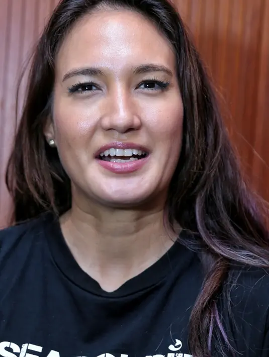 "Soalnya dari Januari sampai kemarin itu saya ‎jalan terus. Walau Jakarta kota yang padat dan rusuh tapi tetap ngagenin," ujar perempuan kelahiran Hannover, Jerman 32 tahun silam. (Adrian Putra/Bintang.com)