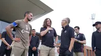 Bersama Para Mantan Pemain Timnas Indonesia, Carles Puyol Datang ke Bali untuk Mengamati Bakat 11 Pemain Muda