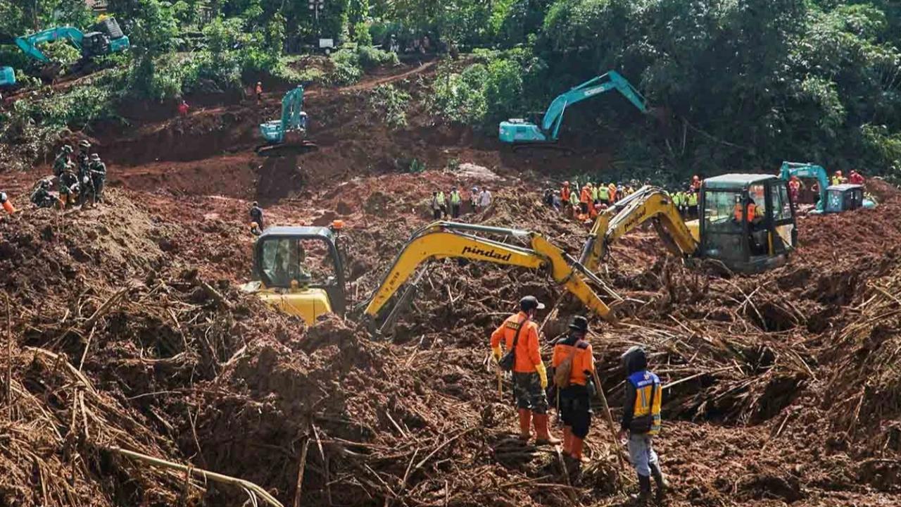 FOTO: Longsor Majenang, 16 Korban Meninggal dan 7 Belum Ditemukan
