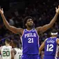 Center Philadelphia 76ers Joel Embiid membantu tim menorehkan performa positif di awal NBA musim  ini. (AP Photo/Chris Szagola)