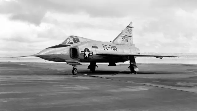 Convair F-102 Delta Dagger (kredit: USAF)