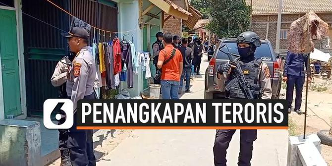 VIDEO: Densus 88 Geledah Rumah Terduga Teroris